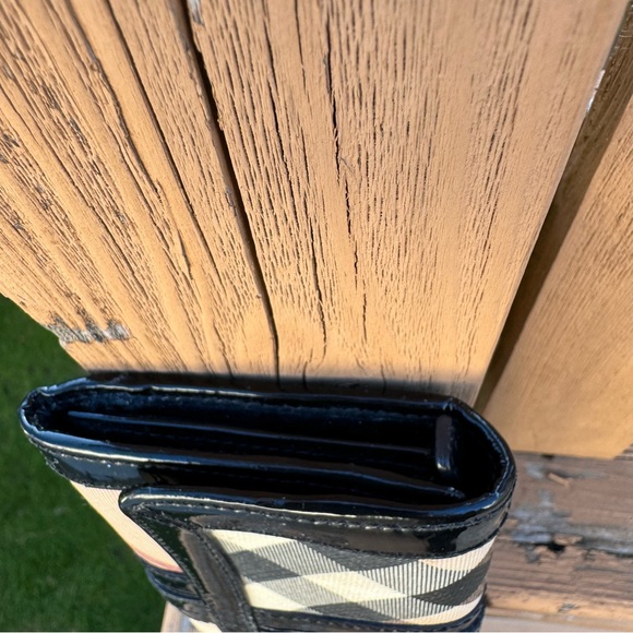Burberry Black Novacheck Canvas and Patent Leather Penrose Continental Wallet - Picture 5 of 15